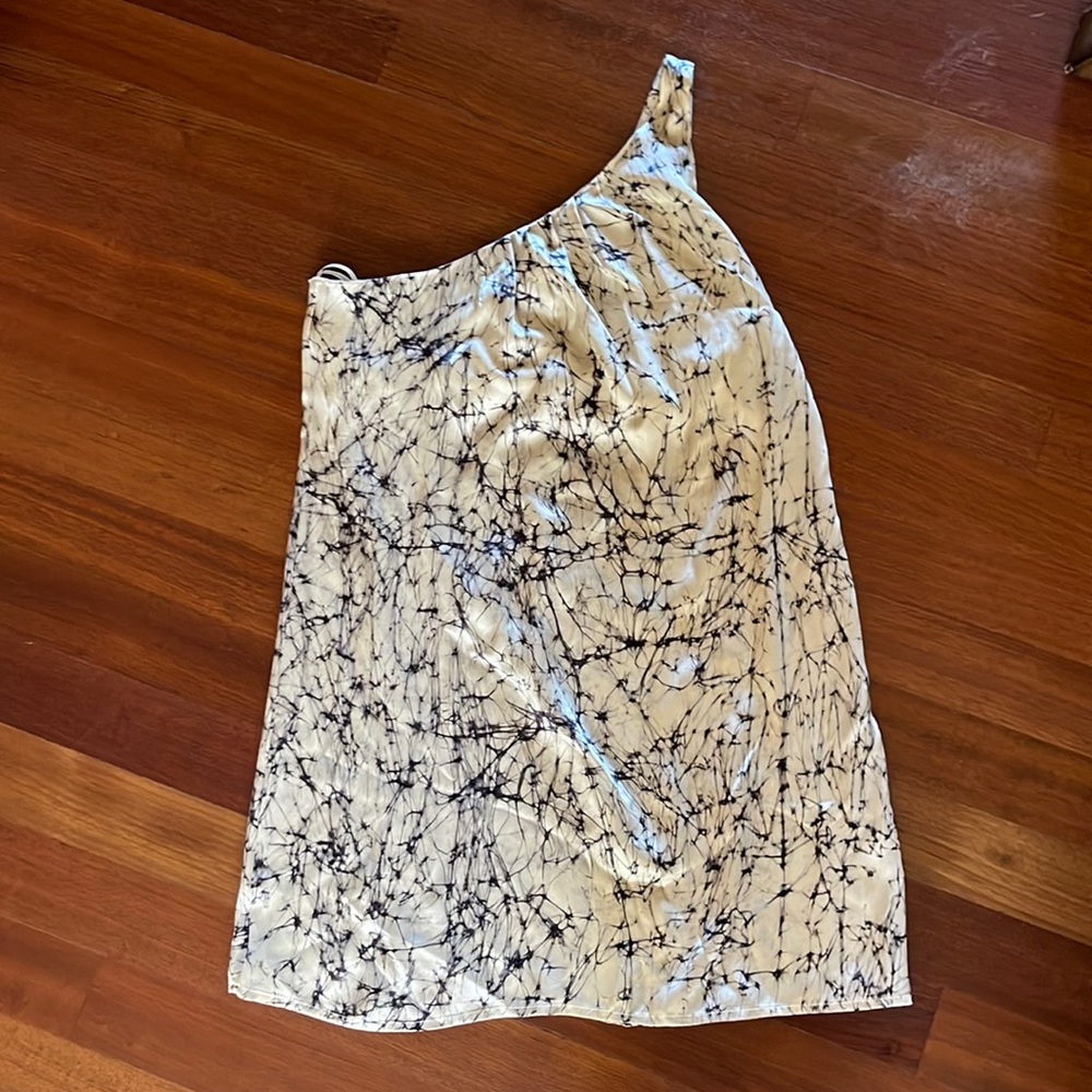 Twelfth street by Cynthia Vincent abstract one shoulder dress. Size M.